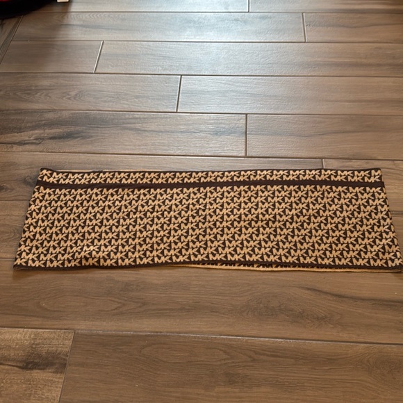 MICHAEL Michael Kors Scarft - Picture 1 of 3